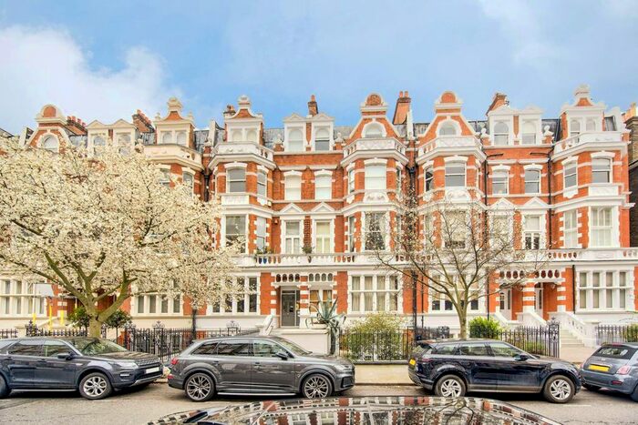 2 Bedroom Flat To Rent In Bolton Gardens, Earls Court, London, SW5