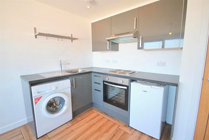 2 Bedroom Flat For Sale In Kingston House, Kingston Crescent, Portsmouth, PO2