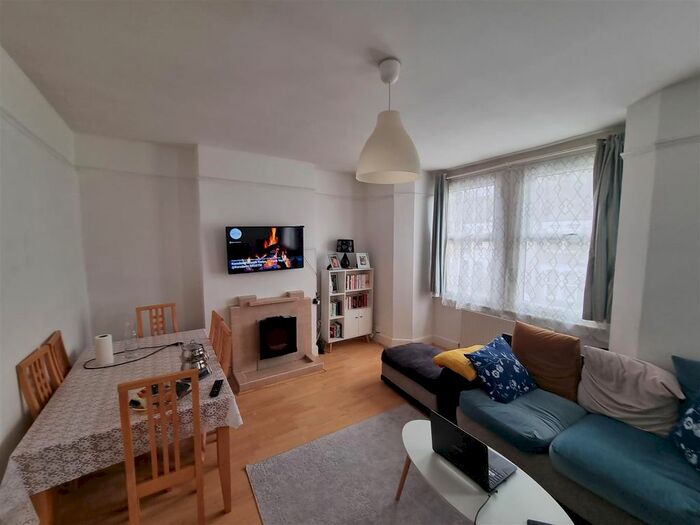 2 Bedroom Flat To Rent In Laleham Road, Lewisham, London, SE6