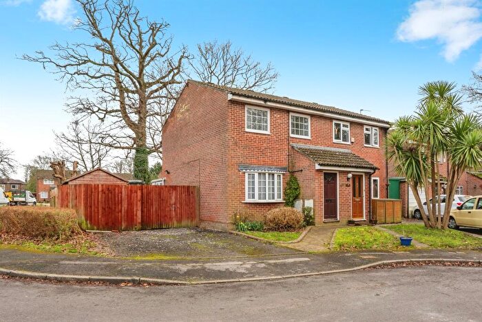 3 Bedroom End Of Terrace House For Sale In Place Crescent, Waterlooville, PO7