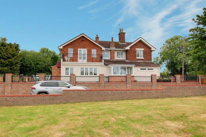 4 Bedroom Detached House For Sale In Authorpe, Louth, LN11