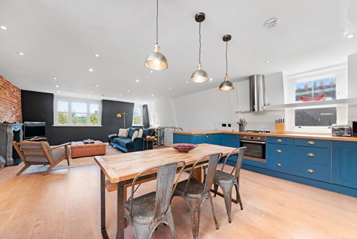 2 Bedroom Flat To Rent In Aldridge Road Villas, London, W11