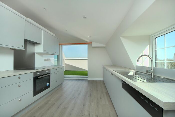 2 Bedroom Flat To Rent In Melville Villas Road, London, W3