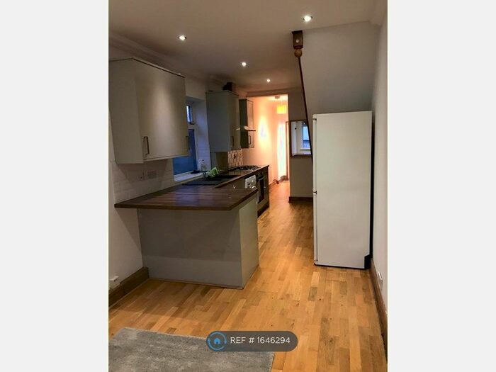 3 Bedroom Flat To Rent In Alberton Road, Bristol, BS16