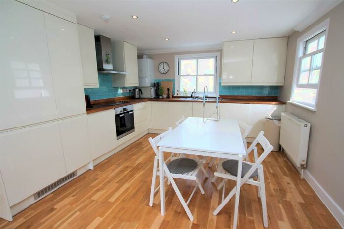 2 Bedroom Apartment To Rent In Upper Rock Gardens, Brighton, BN2