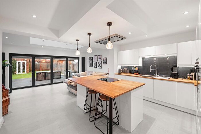 3 Bedroom Semi Detached House For Sale In Raynton Drive, Hayes, UB4