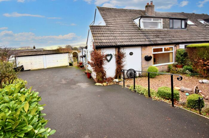 3 Bedroom Semi-Detached House For Sale In Saddleworth Road, HX4