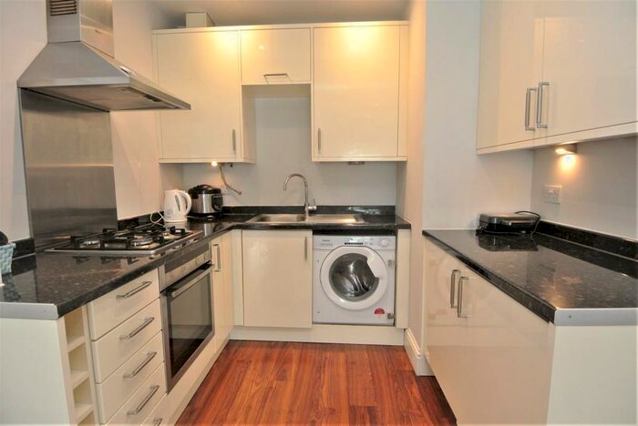 2 Bedroom Apartment To Rent In Weybridge, KT13