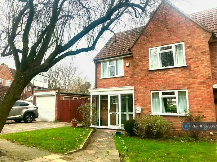 3 Bedroom Semi-Detached House To Rent In Orpington, Kent, BR6