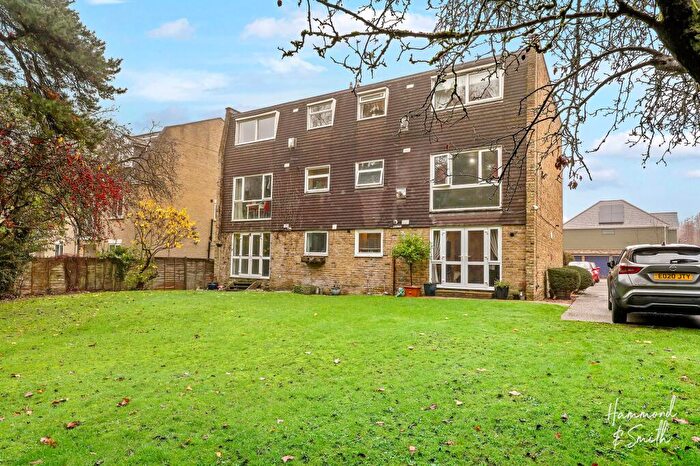 2 Bedroom Flat To Rent In The Plain, Epping, CM16