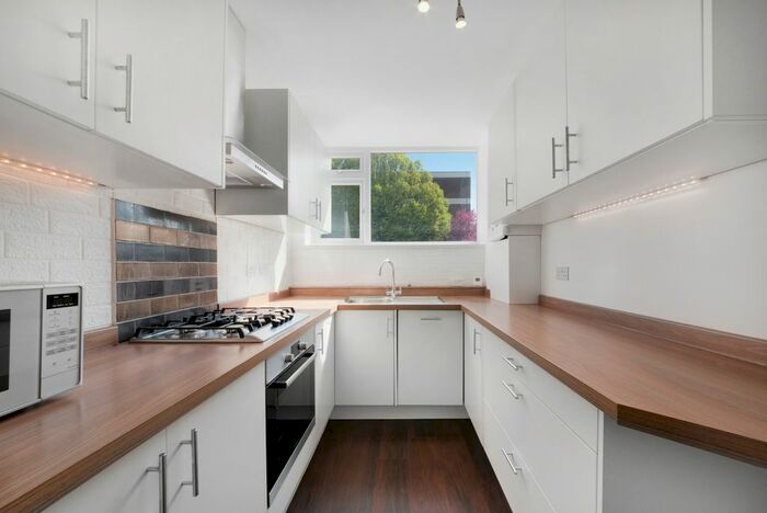 2 Bedroom Flat To Rent In Langham Gardens, Gordon Road, Ealing, W13