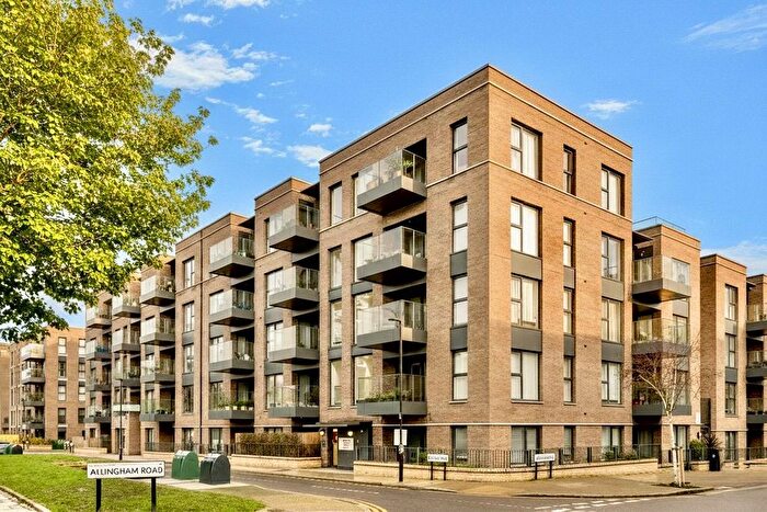 2 Bedroom Flat For Sale In Bradley Road, London, SW4
