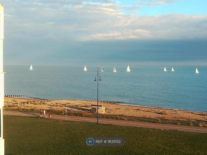 3 Bedroom Flat To Rent In Royal Parade, Eastbourne, BN22