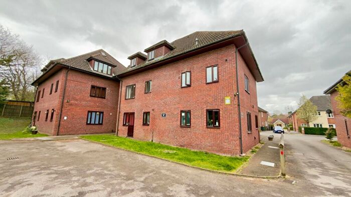 1 Bedroom Flat For Sale In Kingston Avenue, Randolph Court, KT22