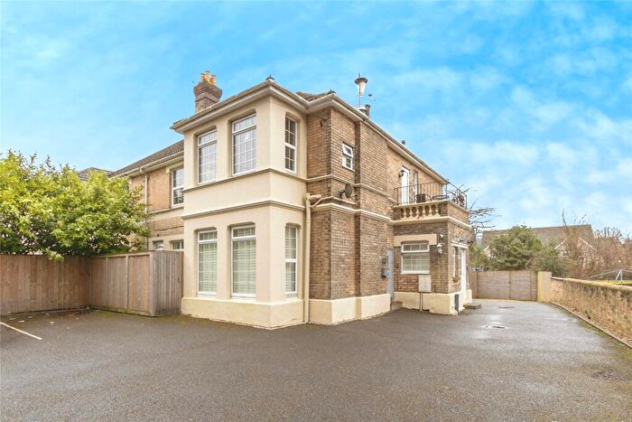 1 Bedroom Apartment To Rent In Alumhurst Road, Westbourne, BH4