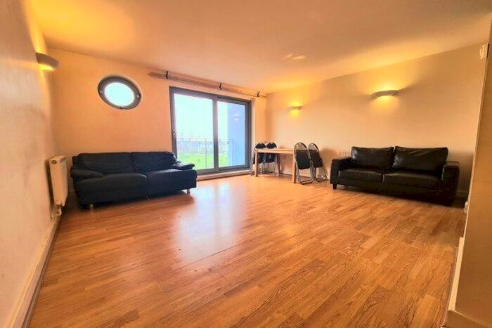 2 Bedroom Flat To Rent In Tideslea Path, London SE28