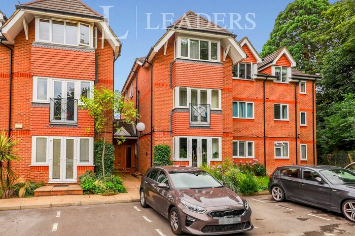 2 Bedroom Flat To Rent In Burnham Gate, Stoke Road, GU1