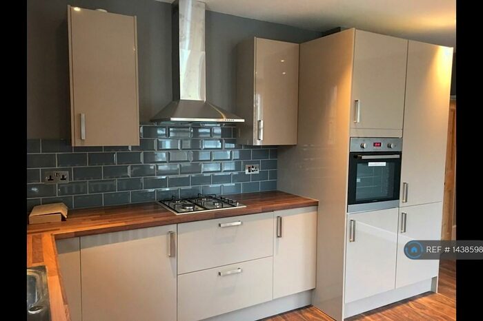 3 Bedroom Maisonette To Rent In Dornton Road, London, SW12