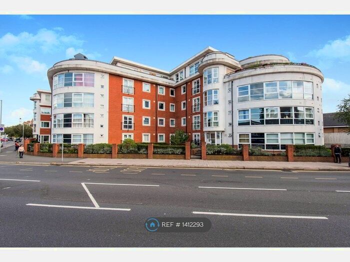 3 Bedroom Flat To Rent In Buick House, Kingston Upon Thames, KT2