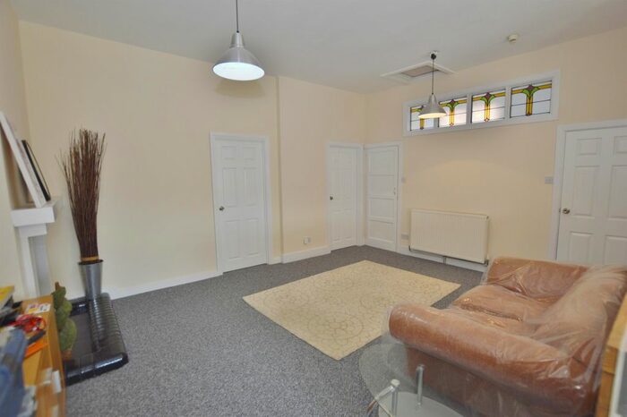 2 Bedroom Flat To Rent In Barking Road, Plaistow, London, E13