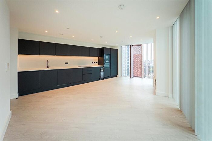 1 Bedroom Apartment To Rent In Vista River Tower, Trinity Way, M5