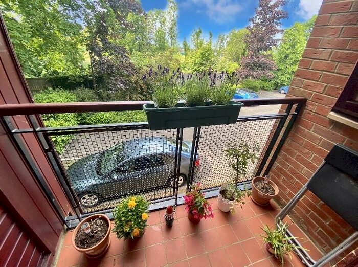 2 Bedroom Apartment To Rent In Williams Park, Benton, NE12