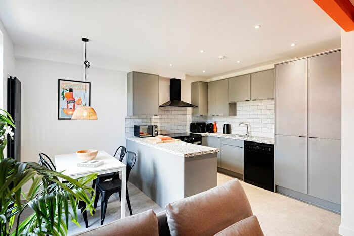 6 Bedroom Property To Rent In Hottom Gardens, Bristol, BS7