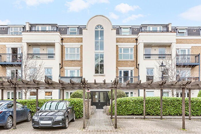 2 Bedroom Flat To Rent In Lincoln Lodge, Wadham Mews, SW14