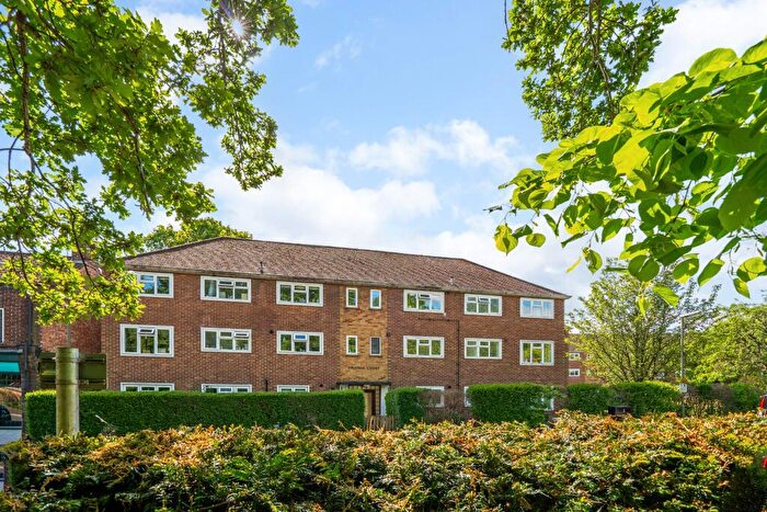 2 Bedroom Apartment For Sale In Virginia Water, GU25