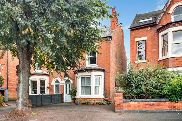 3 Bedroom Semi-Detached House For Sale In Holme Road, West Bridgford, NG2