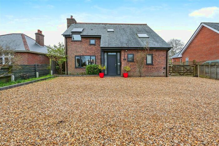 4 Bedroom Detached House For Sale In Pauls Lane, Sway, Lymington, Hampshire, SO41