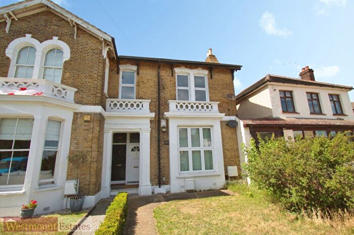 2 Bedroom Maisonette To Rent In Park Crescent, Erith, DA8