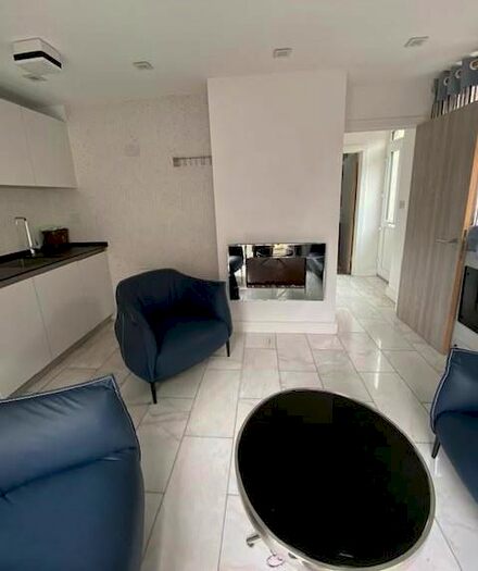 1 Bedroom Flat To Rent In The Parade, Roath, Cardiff, CF24