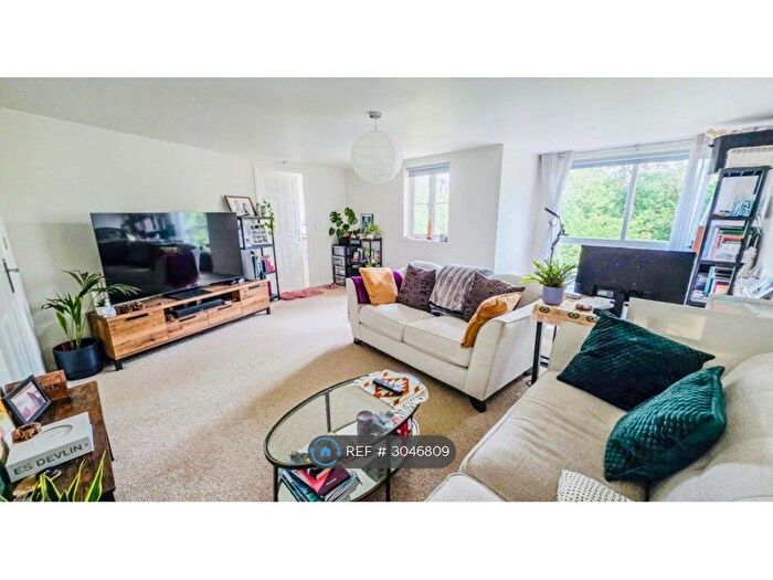2 Bedroom Flat To Rent In Nyall Court, Gidea Park, RM2