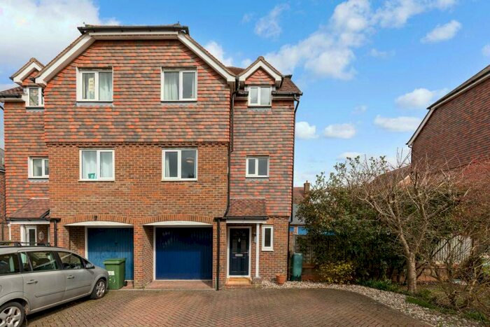 4 Bedroom Town House To Rent In Pondtail Close, Horsham, RH12