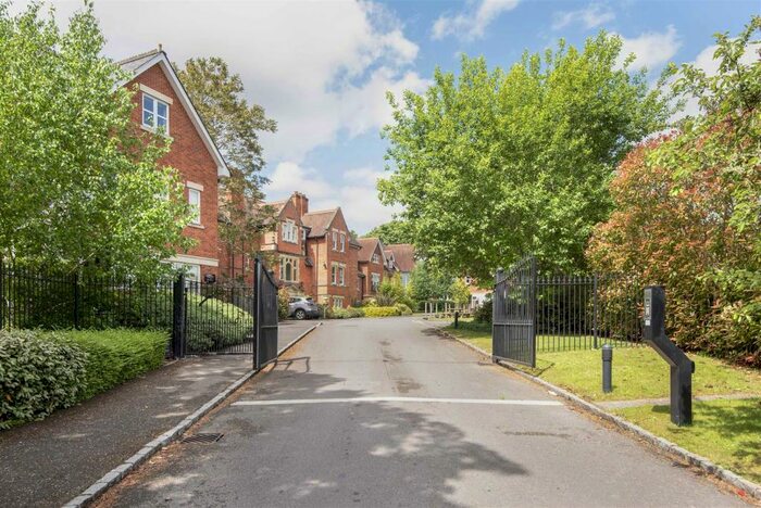 2 Bedroom Apartment To Rent In Upcross Gardens, Reading, RG1