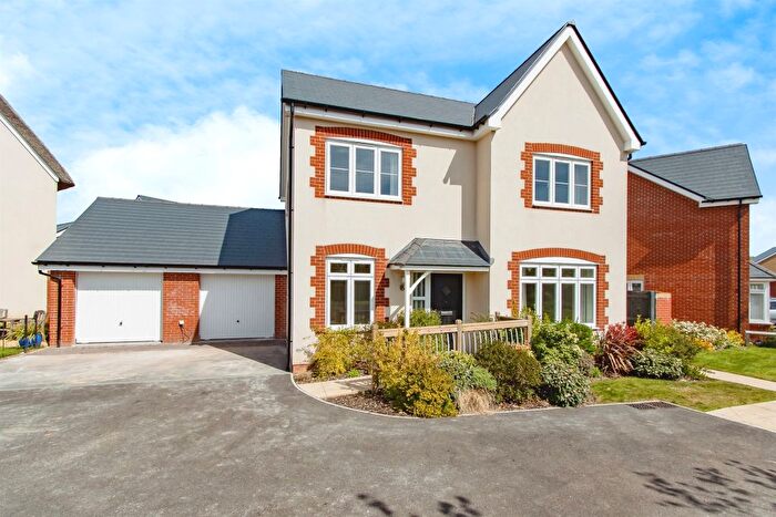 4 Bedroom Detached House For Sale In Glovers Road, Stalbridge, Sturminster Newton, DT10