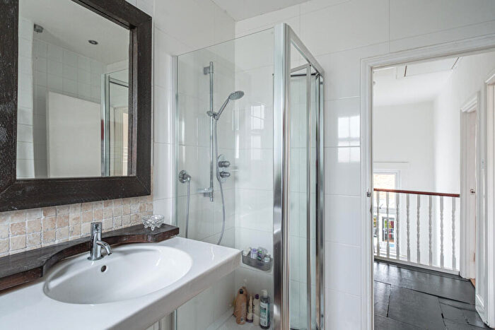 4 Bedroom Terraced House For Sale In Southgate Road, London, N1
