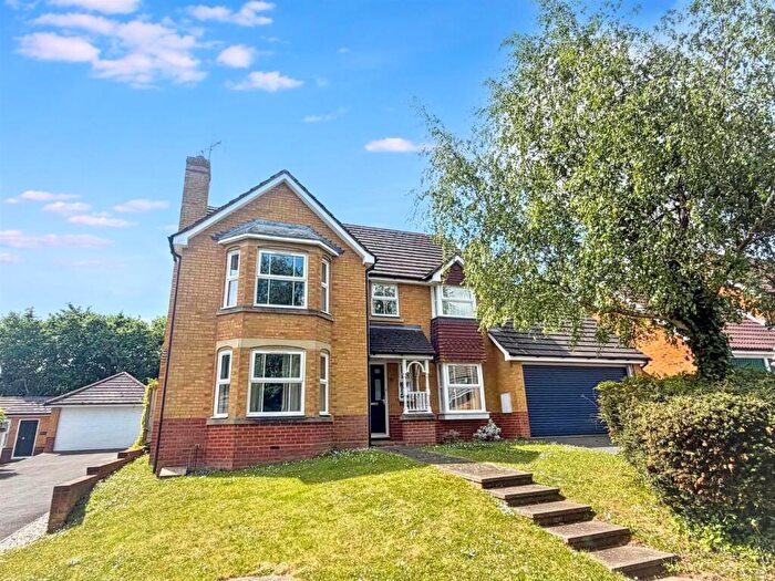 4 Bedroom Detached House For Sale In Meadowside, Tilehurst, Reading, RG31