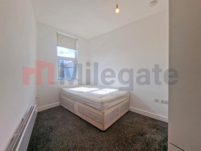 3 Bedroom Flat To Rent In West Road, Westcliff-On-Sea, SS0