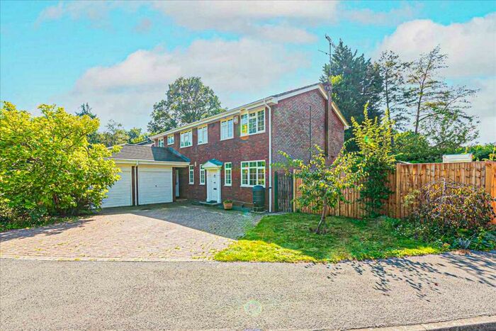 5 Bedroom Detached House To Rent In Coppice Gardens, Crowthorne, RG45
