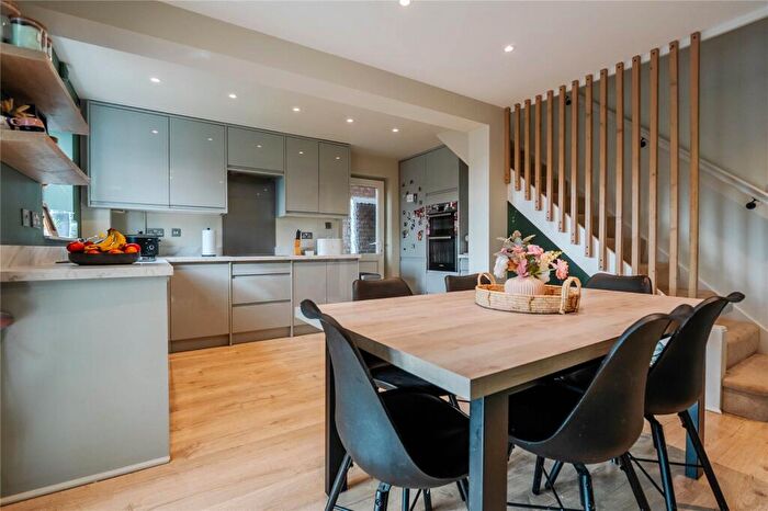 3 Bedroom Detached House For Sale In Garrett Close, Dunstable, Bedfordshire, LU6