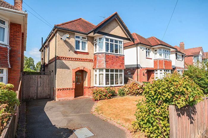 3 Bedroom Detached House For Sale In Pentire Avenue, Upper Shirley, Southampton, Hampshire, SO15