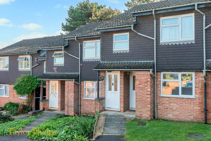 2 Bedroom Maisonette To Rent In Hoe Lane, Southside Ware, SG12