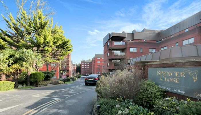 2 Bedroom Flat To Rent In Spencer Close, Finchley, N3