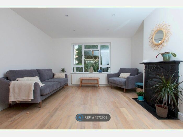 3 Bedroom Semi-Detached House To Rent In Beacon Hill, Ovingdean, Brighton, BN2