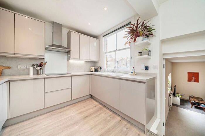 2 Bedroom Flat To Rent In Malvern Road, Maida Vale, NW6