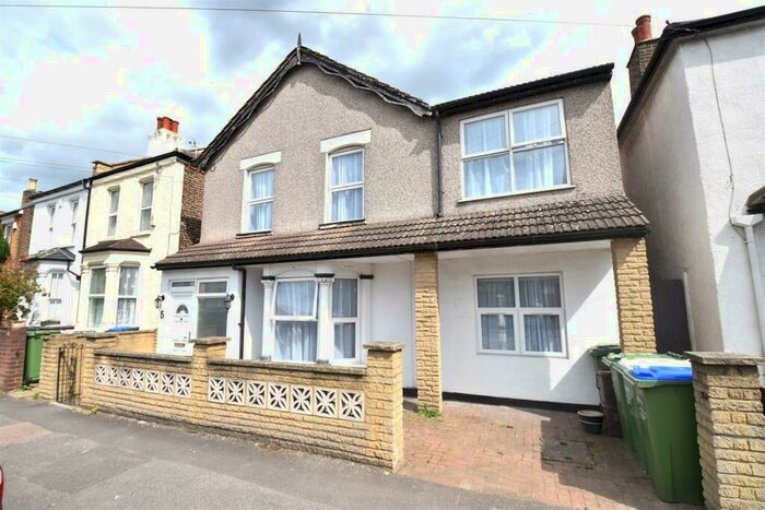6 Bedroom Detached House To Rent In Sandford Road, Bexleyheath, DA7
