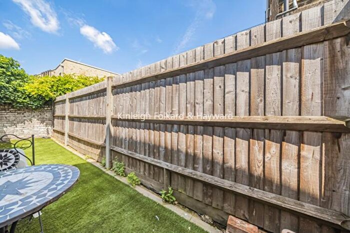 2 Bedroom Flat To Rent In Bruce Road Mitcham, CR4