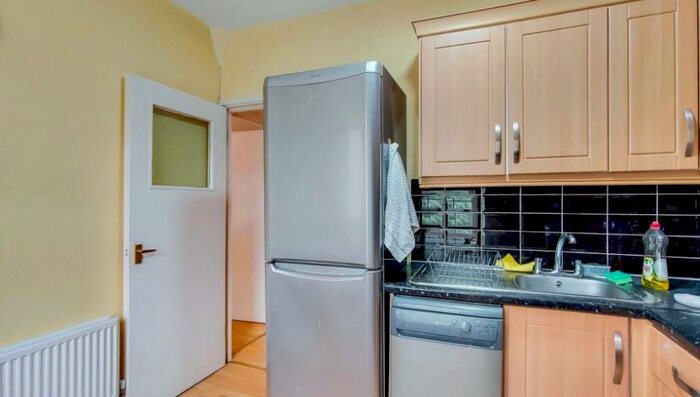 3 Bedroom Flat To Rent In Phoenix Road, Kings Cross, NW1